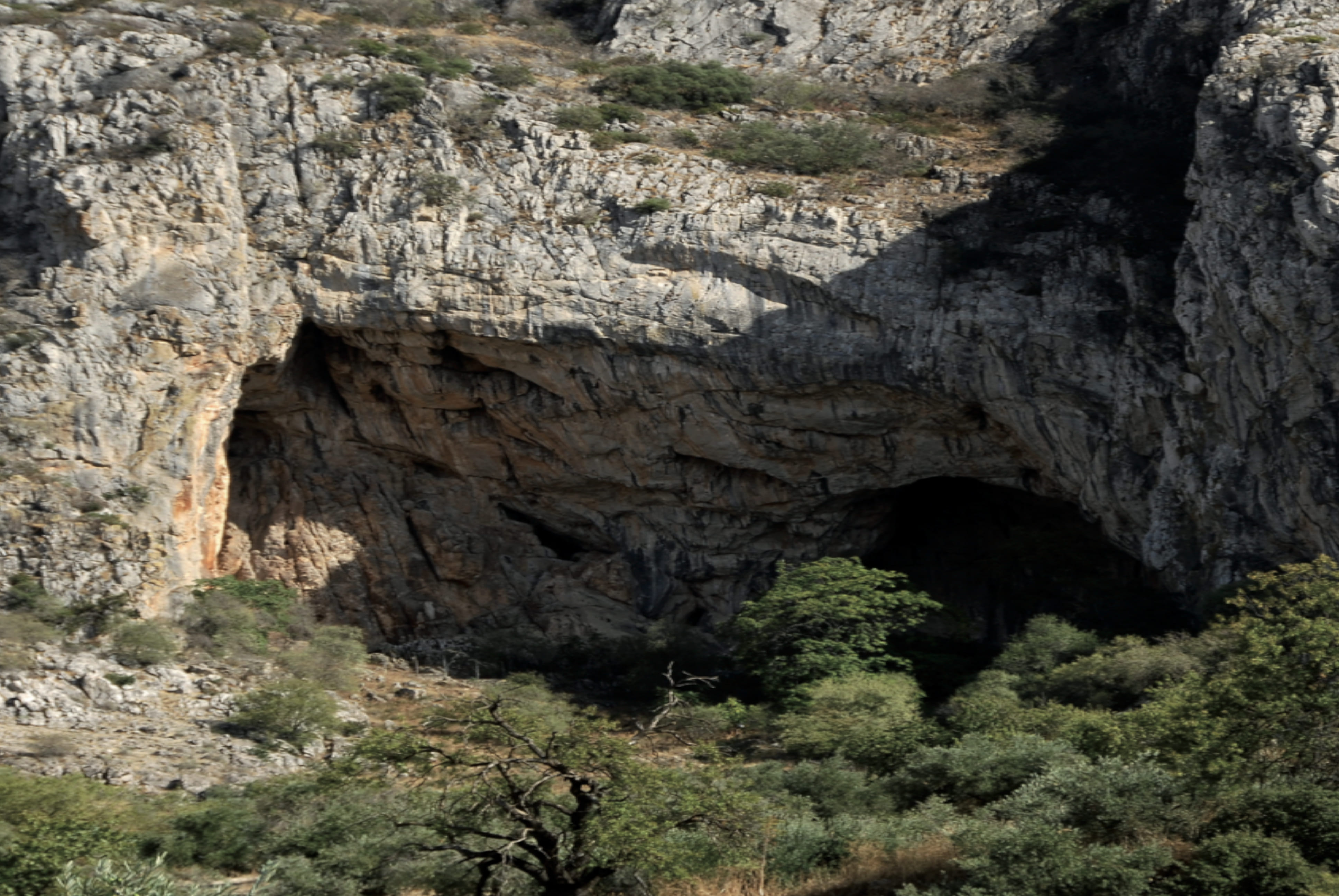 Cueva-de-las-grajas-cerca